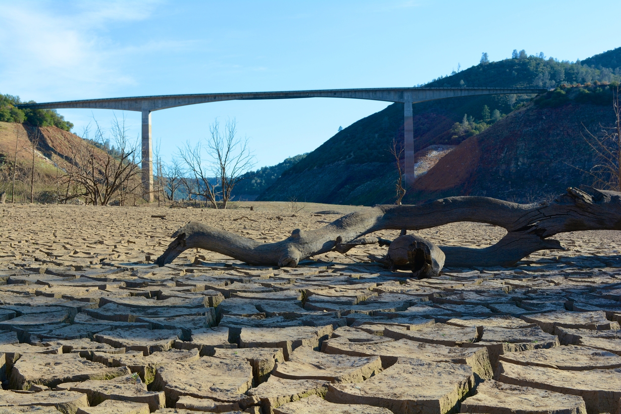 California Drought Under New Melones Bridge on Dry Lakebed stock photo