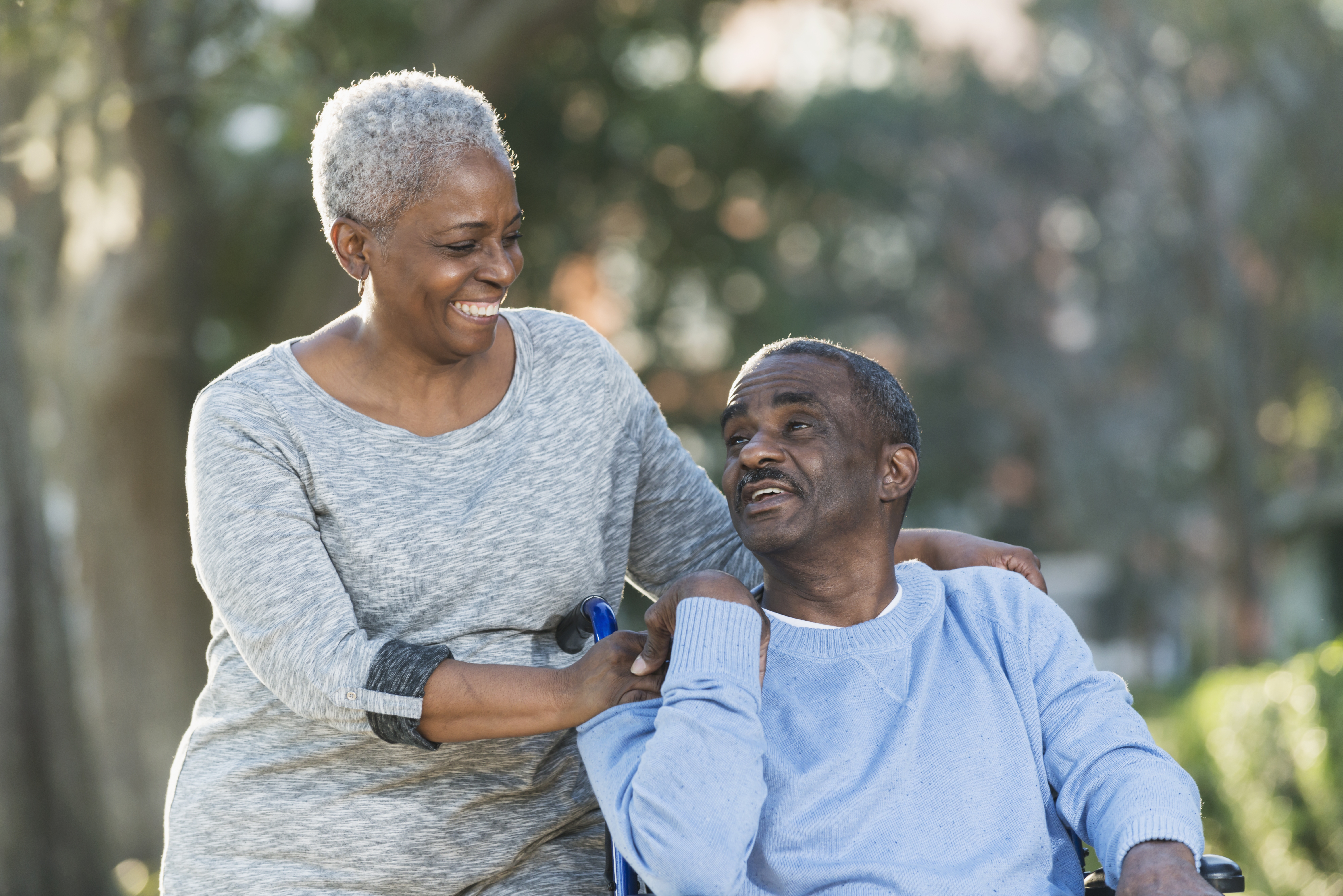 Aging wheelchair disability i Stock 538686569