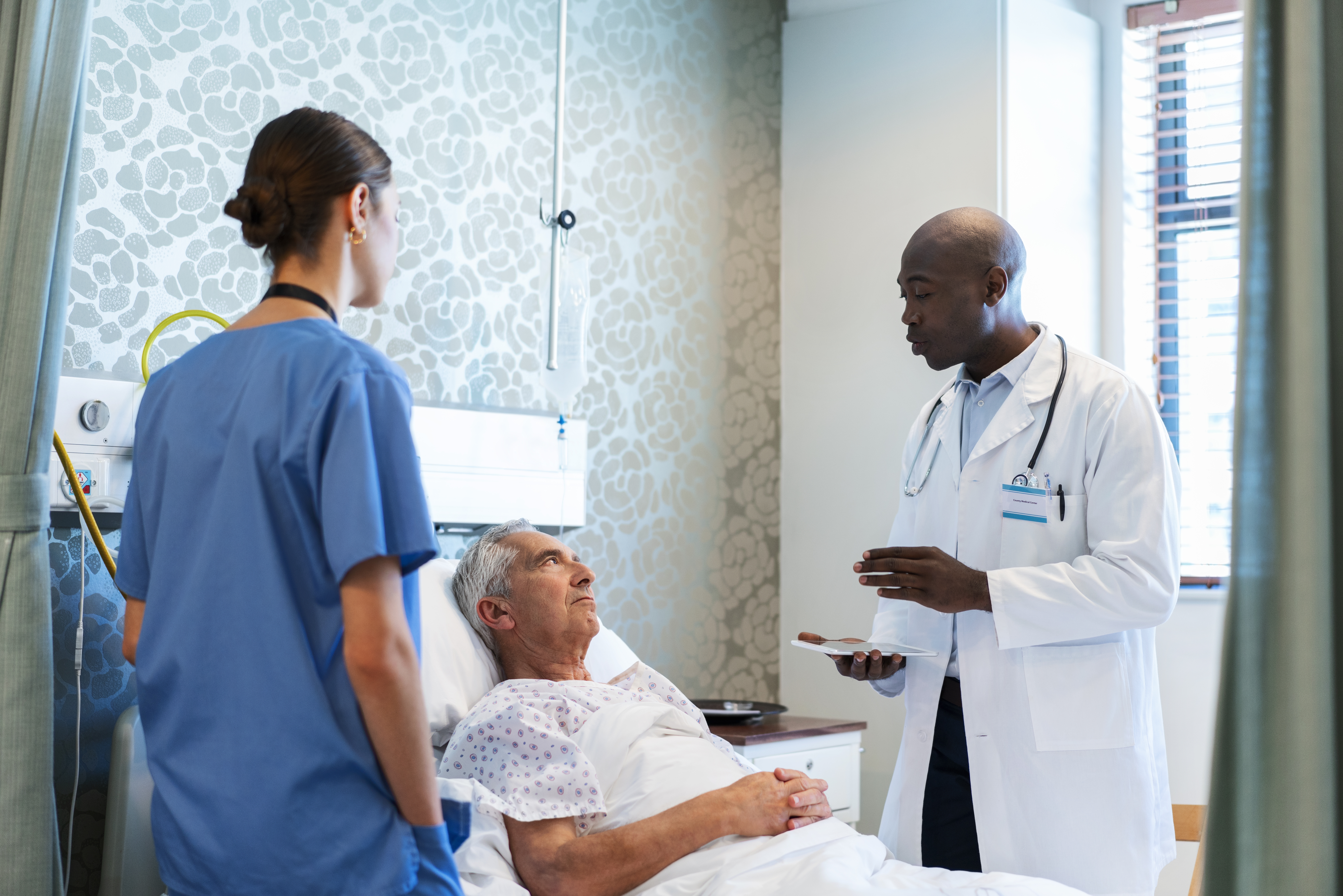 Hospital doctor patient i Stock 1133517117