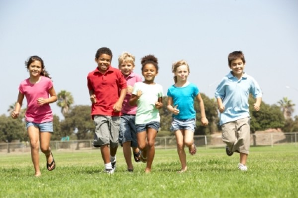 Children running 2